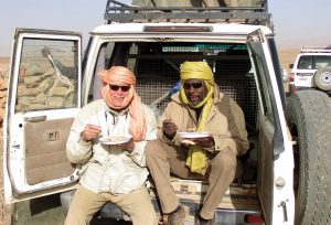 Research and expeditions in northern Chad, Stefan Kröpelin and Baba Mallaye enjoying a meal, Explore Chad